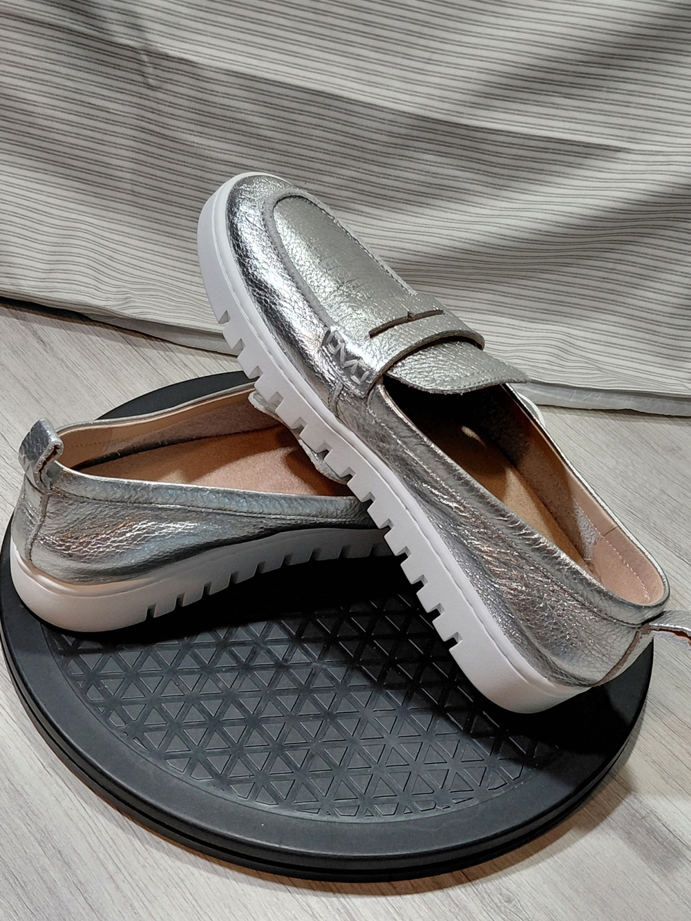 NEW Vionic Womens Uptown Penny Loafer Metallic Silver Leather SIZE 9 - Picture 10 of 11